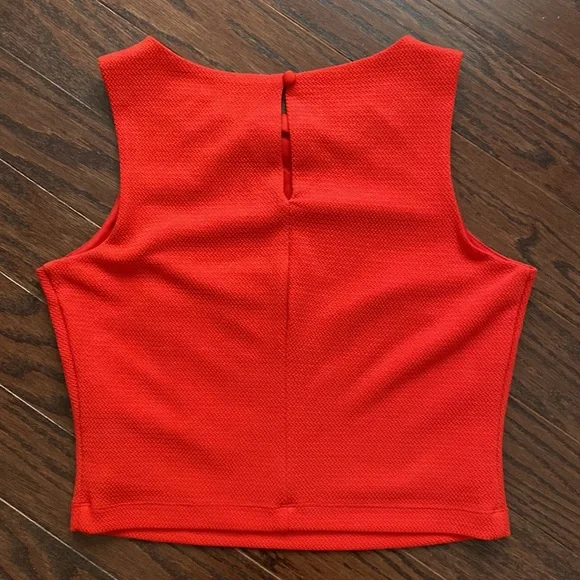 Bisou Bisou Crop Tank - Picture 4 of 5